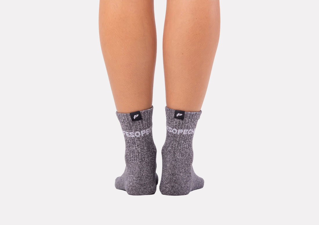 How to Pick the Right Running Socks for Women for Long Runs and Daily Training